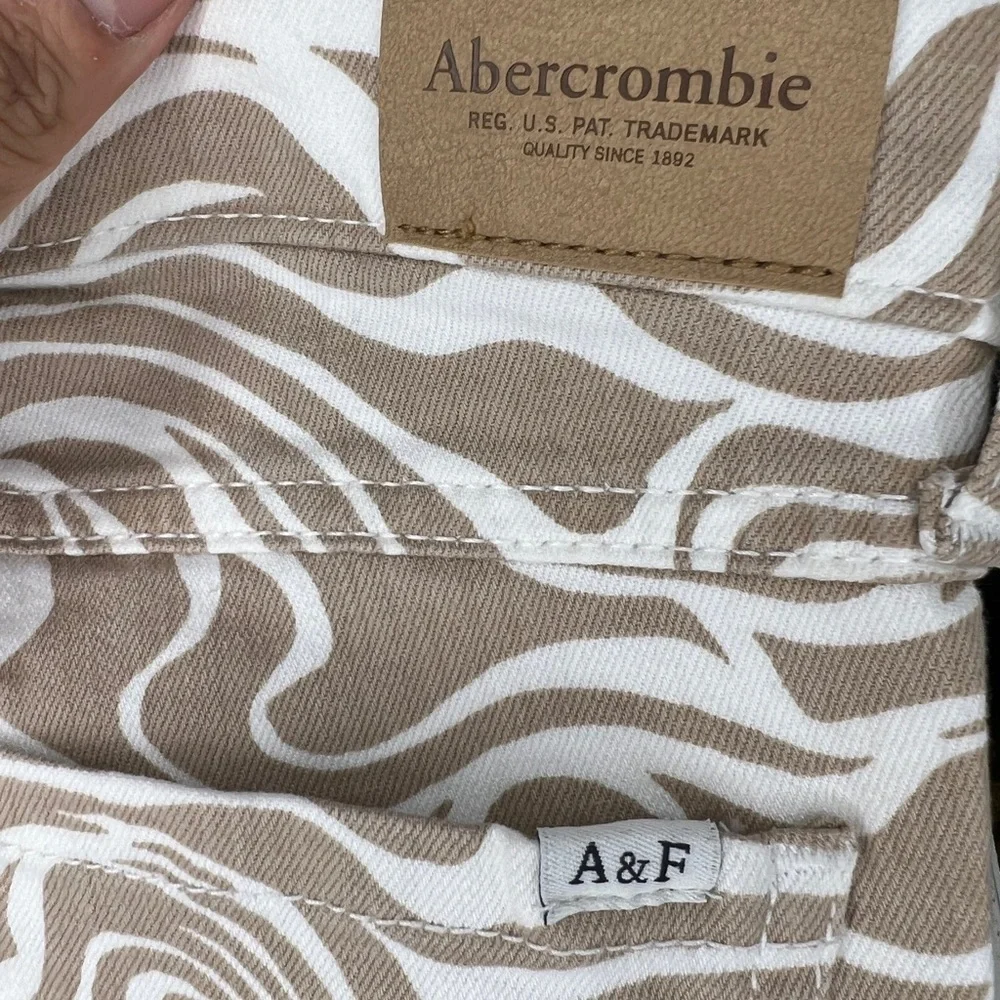Abercrombie  kids high rise pants size 9-10.